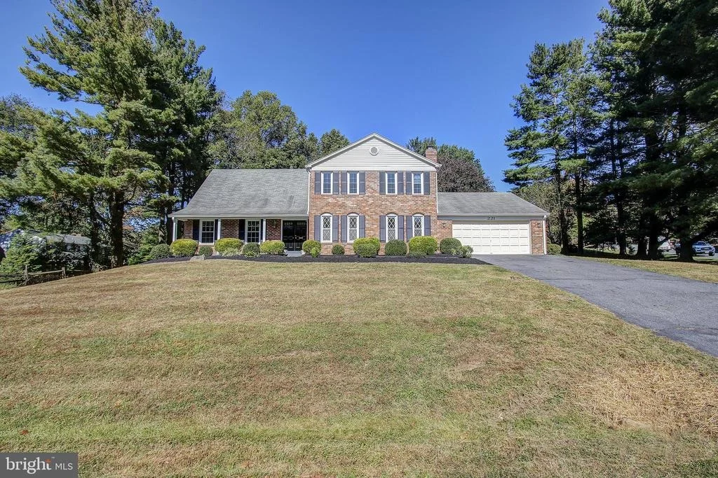 Photo of 221 STONEGATE DRIVE