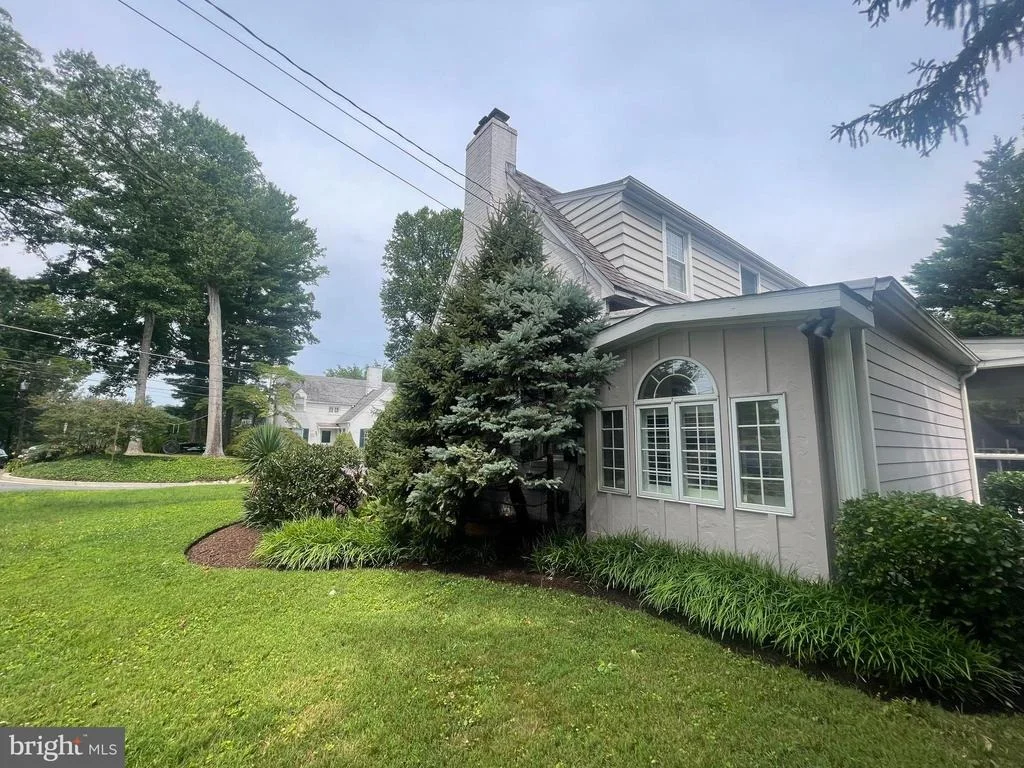 Photo of 8201 LARRY PLACE