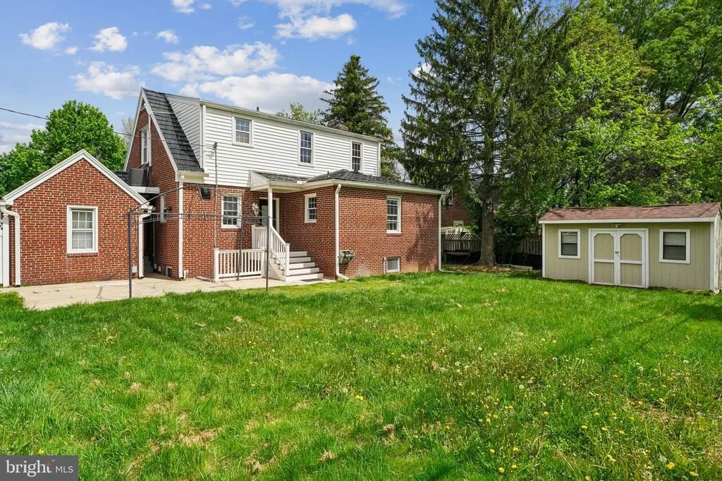 Photo of 527 FOREST VIEW ROAD