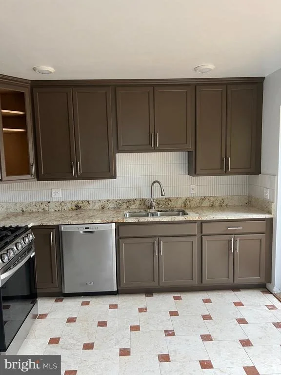 Photo of 6809 BRADDOCK ROAD