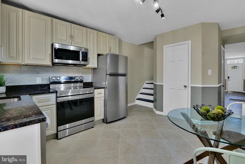 Photo of 230 E 5TH STREET