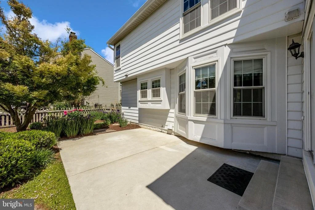 Photo of 6913 SOVEREIGN PLACE