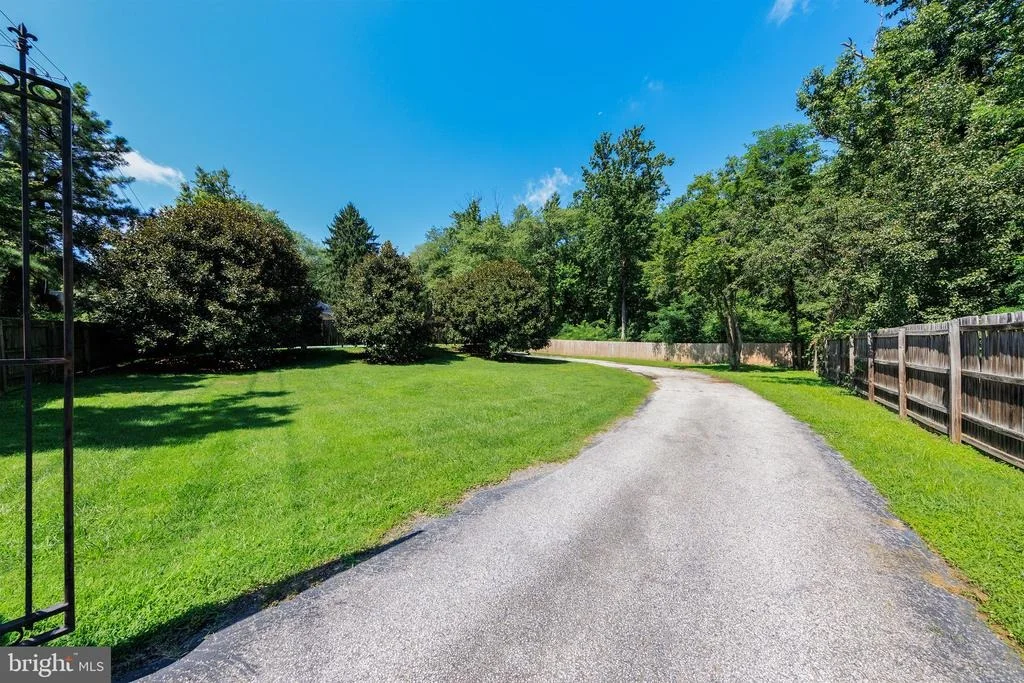 Photo of 7301 WOODYARD ROAD