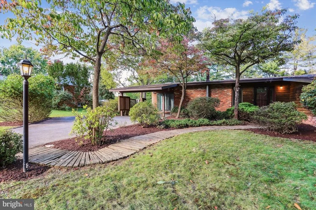 Photo of 816 OLIVE DRIVE