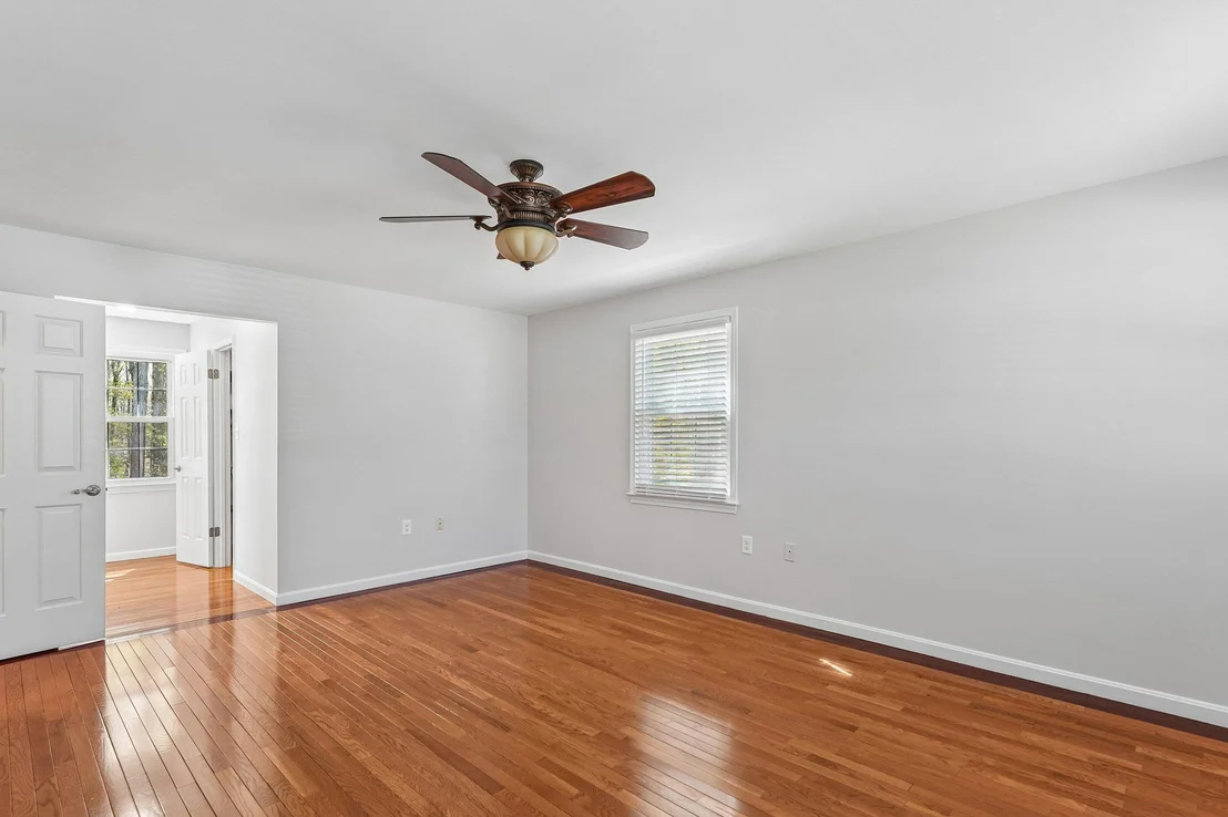 Photo of 8600 VALLEY DR