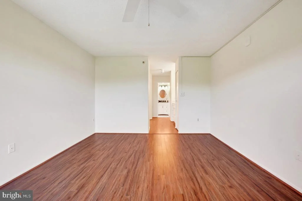 Photo of Unit 1724 at 15101 INTERLACHEN DRIVE