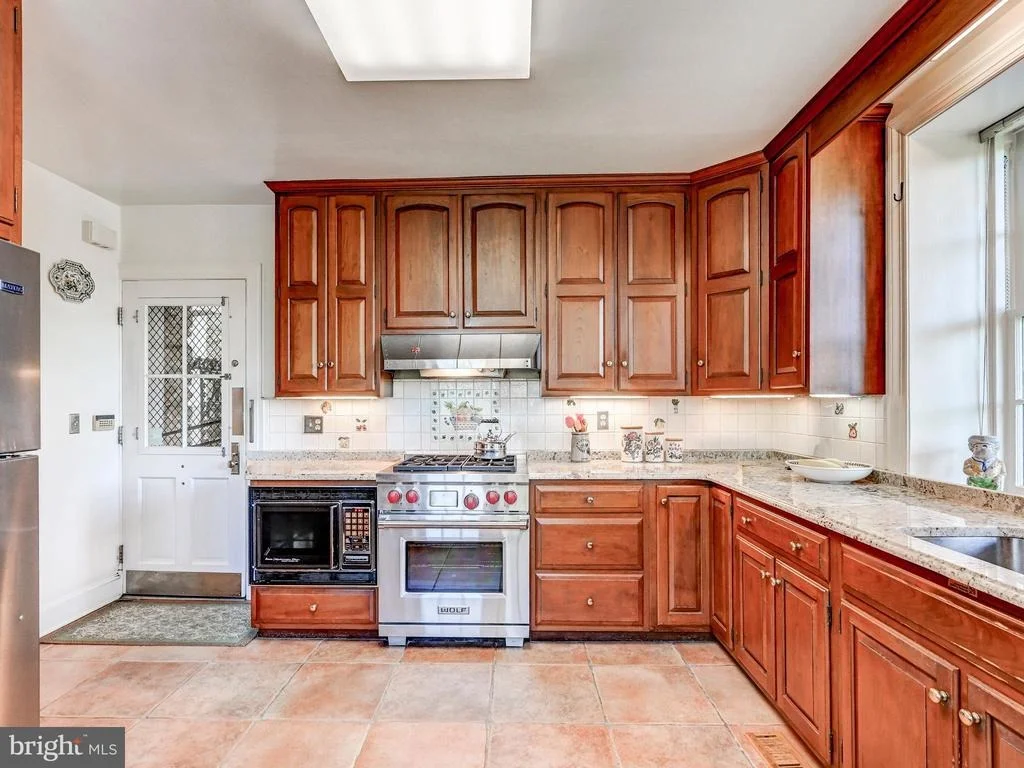 Photo of 1860 CIRCLE ROAD