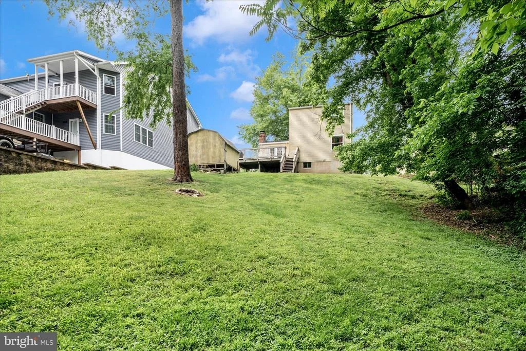 Photo of 212 WINTERGREEN LANE