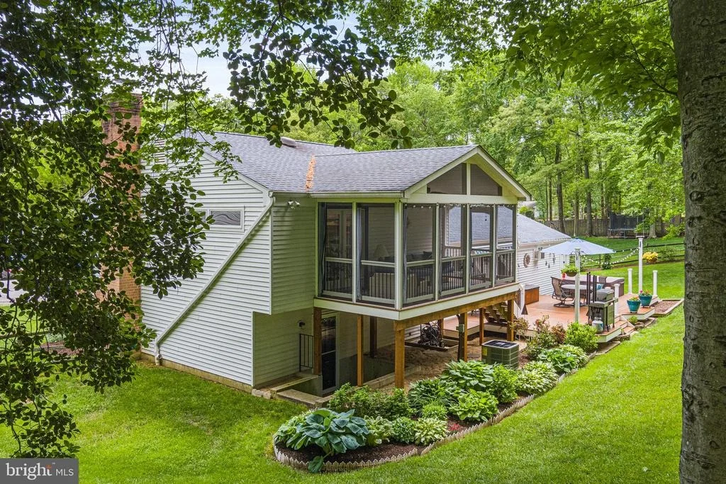 Photo of 10000 MADRONAWOOD DRIVE