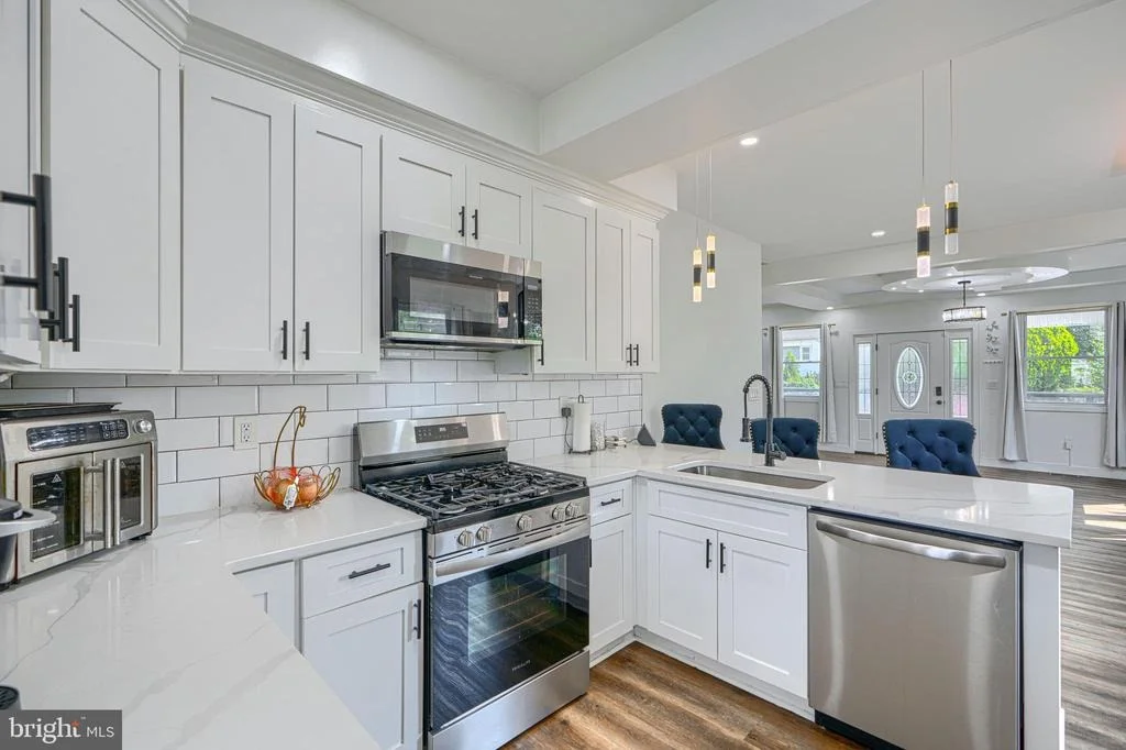 Photo of 4212 POWELL AVENUE