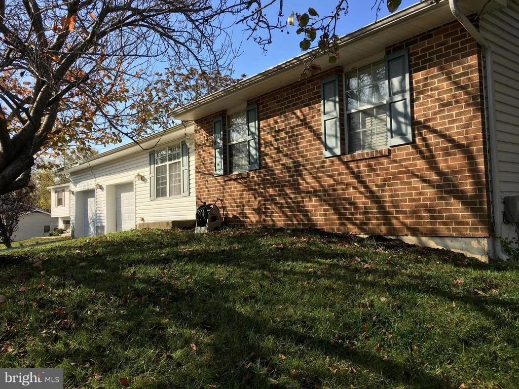 Photo of 7818 METACOMET ROAD