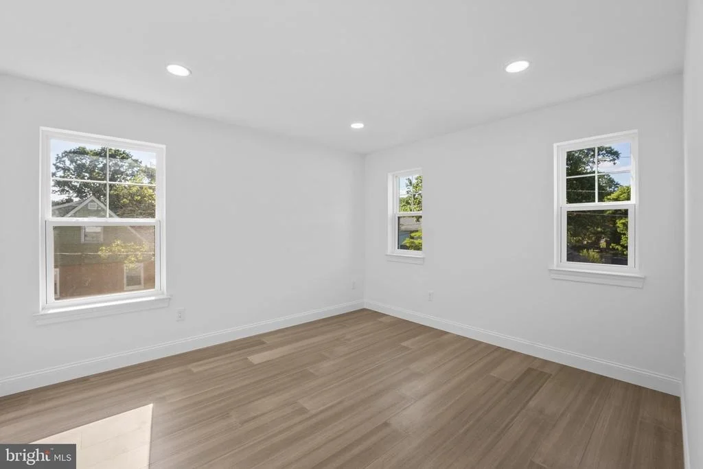 Photo of 492 ELLIS AVENUE