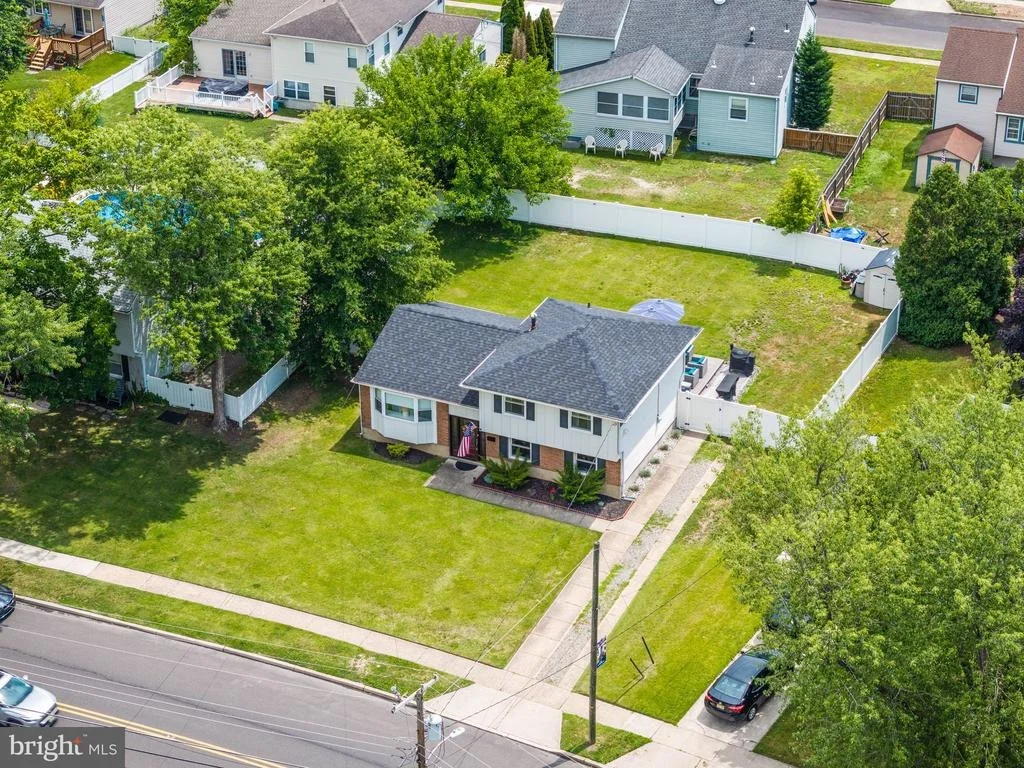 Photo of 52 LONGWOOD DRIVE