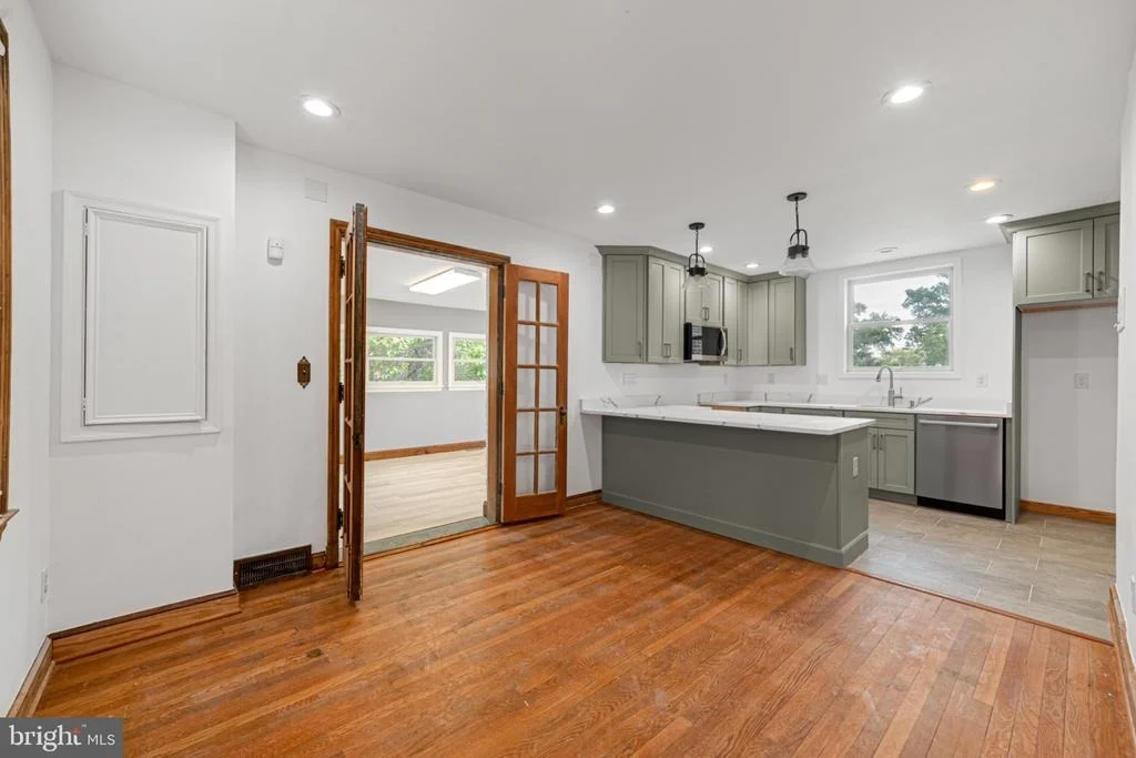 Photo of 1124 45TH PLACE SE