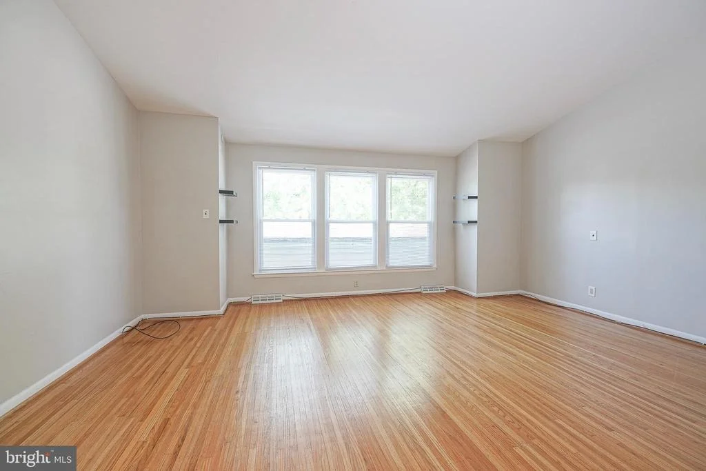 Photo of 1016 EAGLE LANE