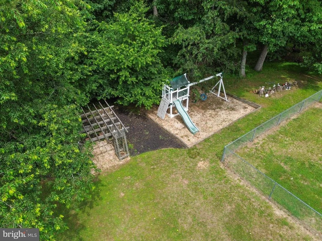Photo of 2380 MOREAU DRIVE