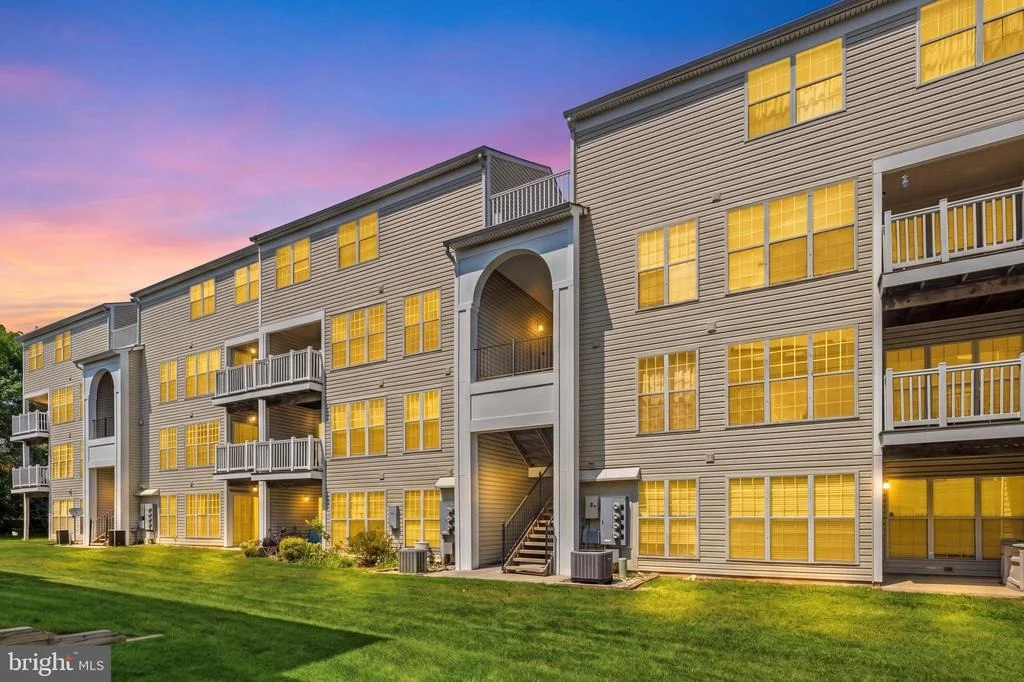Photo of Unit 301 at 21843 BALDWIN SQUARE