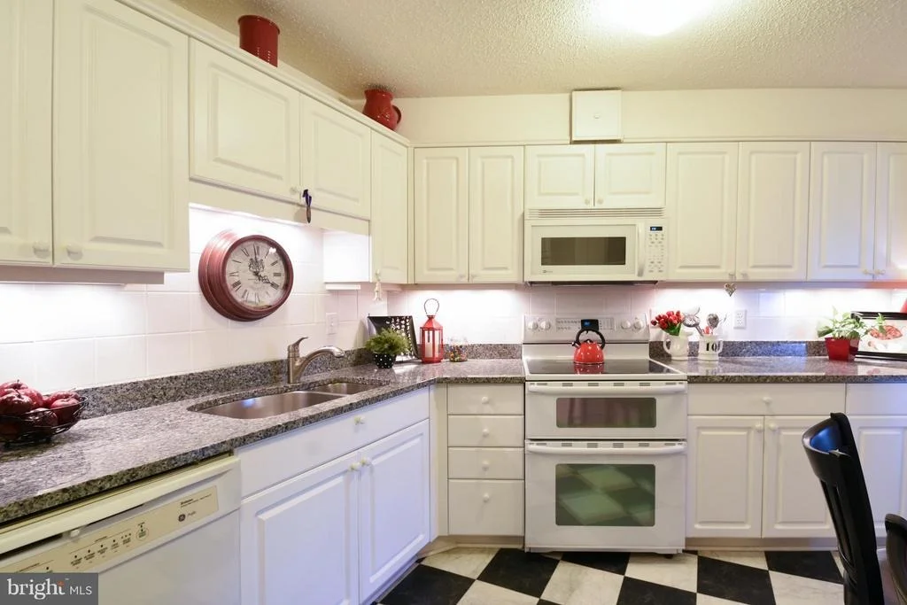 Photo of Unit 604 at 5904 MOUNT EAGLE DRIVE