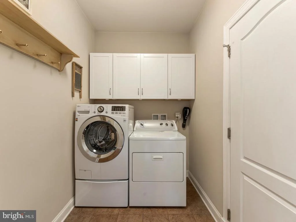 Photo of 995 WILDA DRIVE