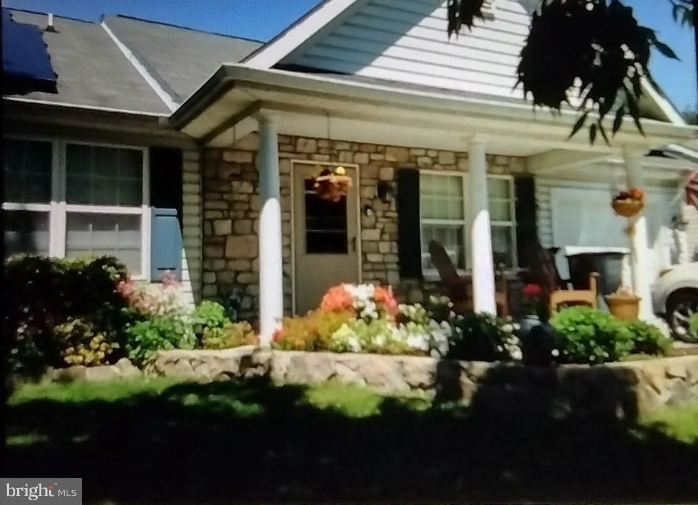 Photo of 7426 BERRYLEAF DRIVE