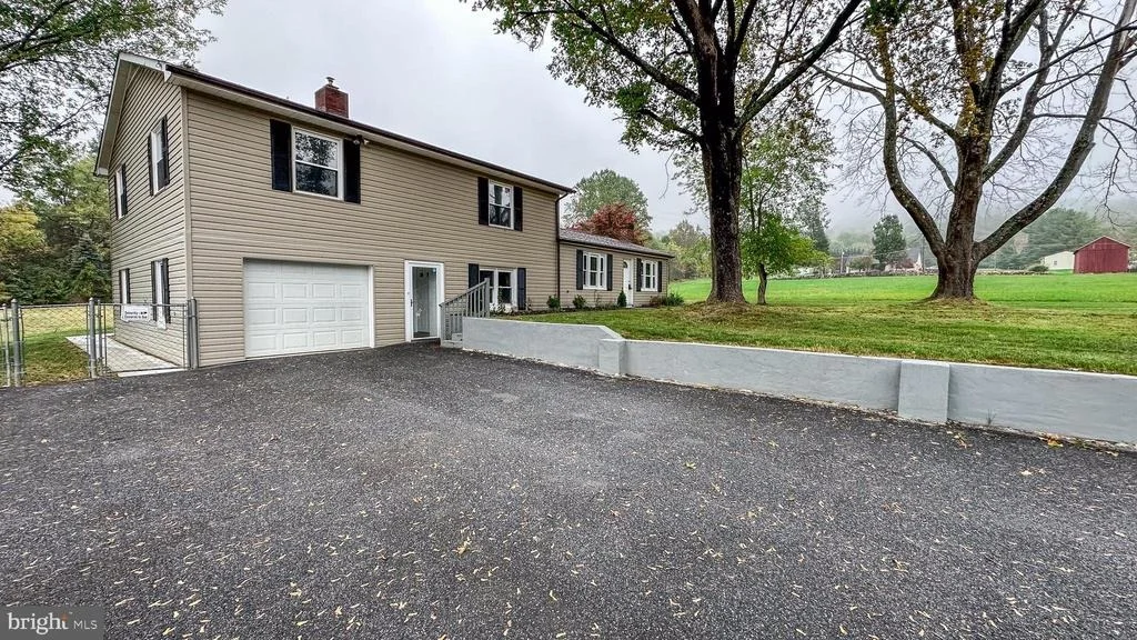 Photo of 8858 HAWBOTTOM ROAD