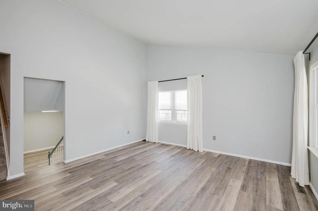 Photo of 406 LABURNUM ROAD
