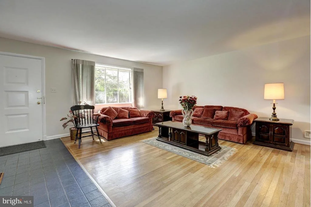 Photo of 302 BURNT MILLS AVENUE