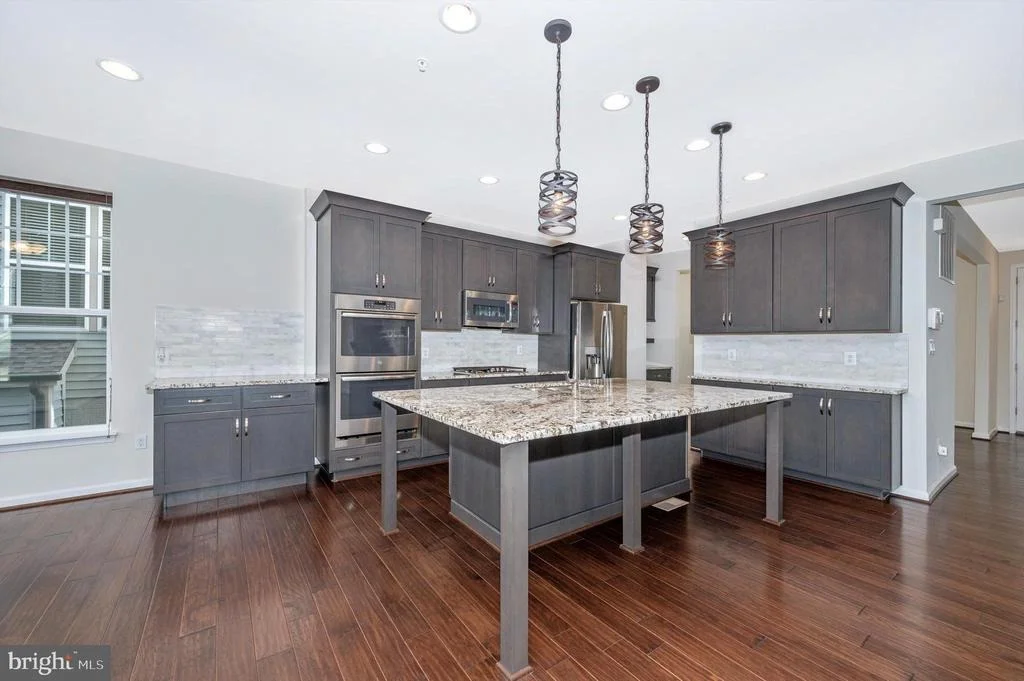 Photo of 8420 CLIFFVIEW LANE
