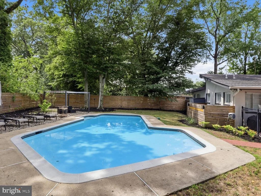 Photo of 6410 BUSHEY DRIVE