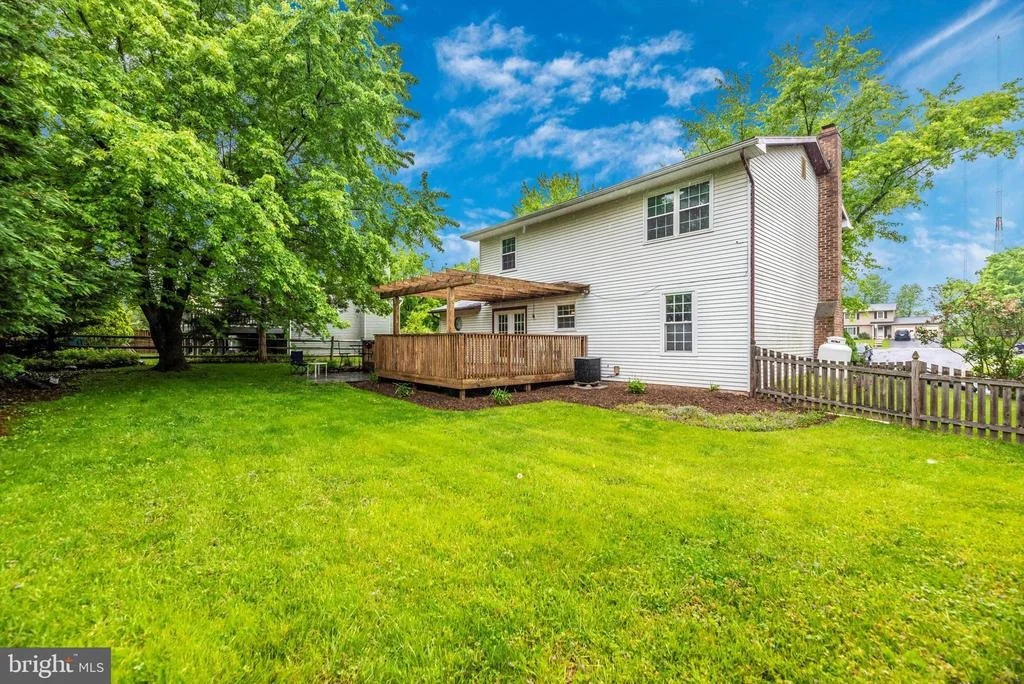Photo of 484 HILLCREST DRIVE