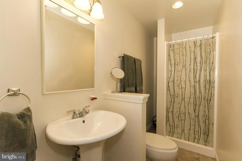 Photo of 10941 HILLTOP LANE