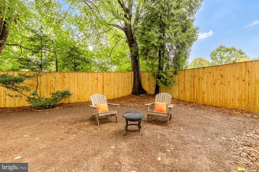 Photo of 1024 DEVERE DRIVE