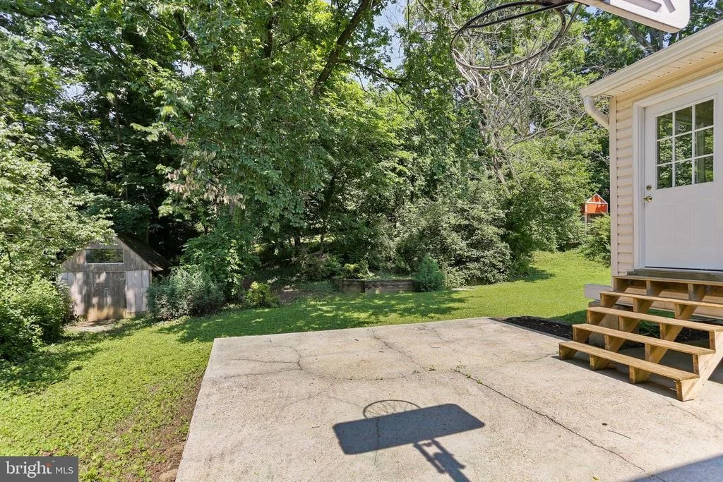 Photo of 1128 W NOLCREST DRIVE