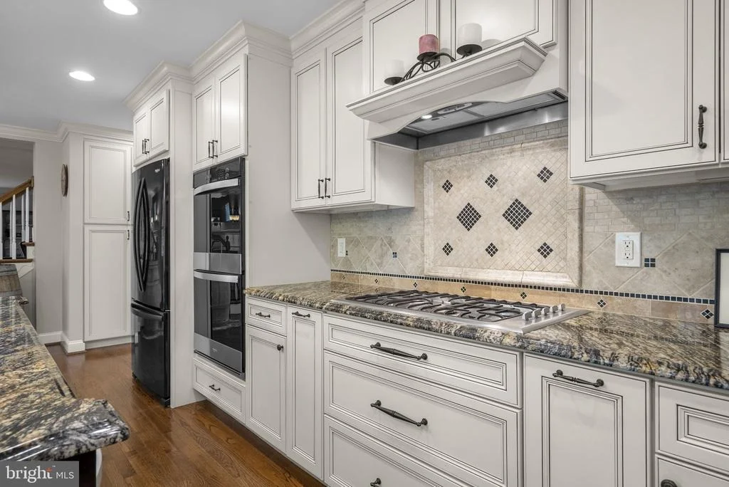 Photo of 710 WOODSIDE PARKWAY