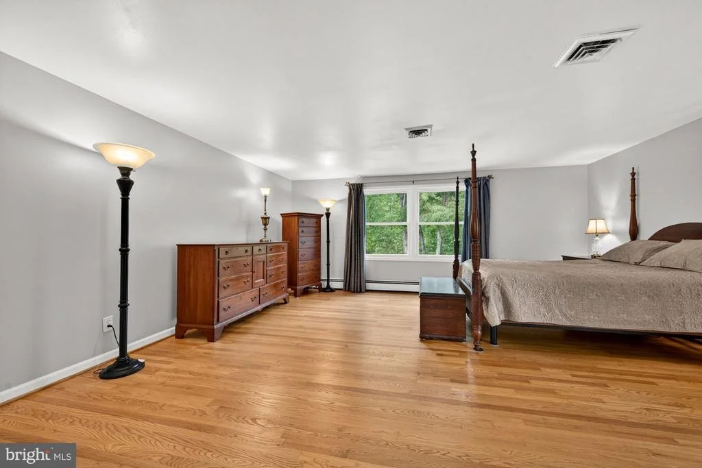 Photo of 11416 VALE ROAD