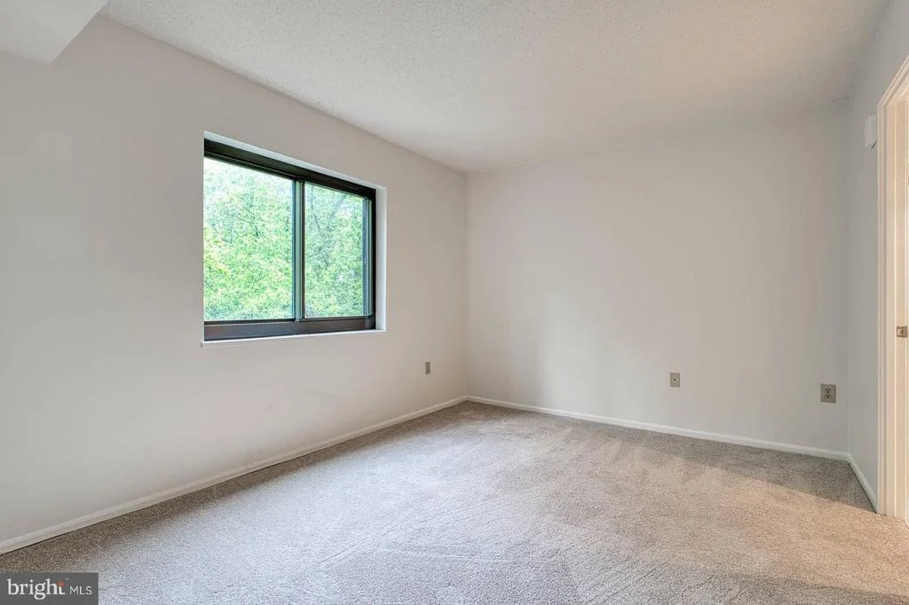 Photo of Unit 3920 at 15115 INTERLACHEN DRIVE