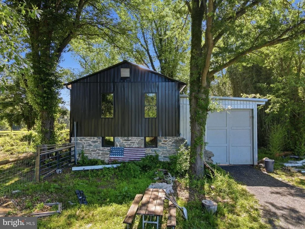 Photo of 15715 AVERY ROAD