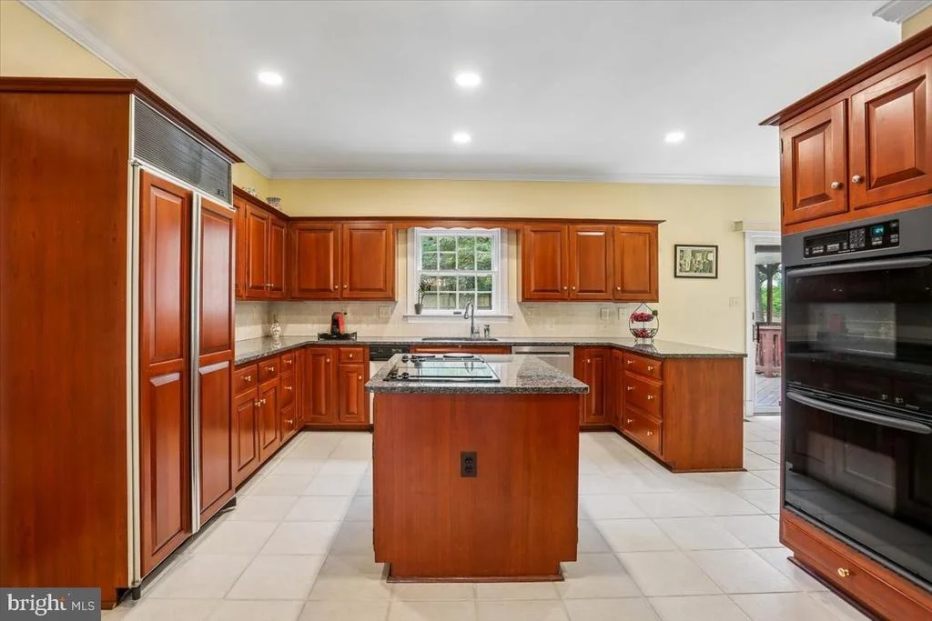 Photo of 899 LINGANORE DRIVE