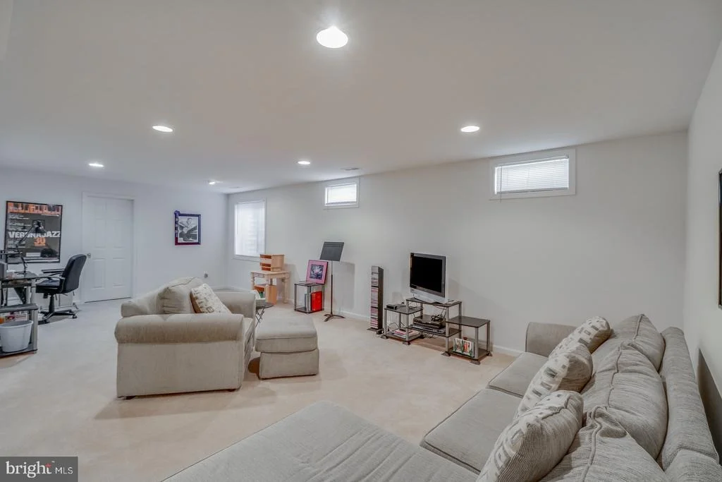 Photo of 254 LONE TREE DRIVE