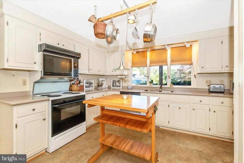 Photo of 5433 SHOOKSTOWN ROAD