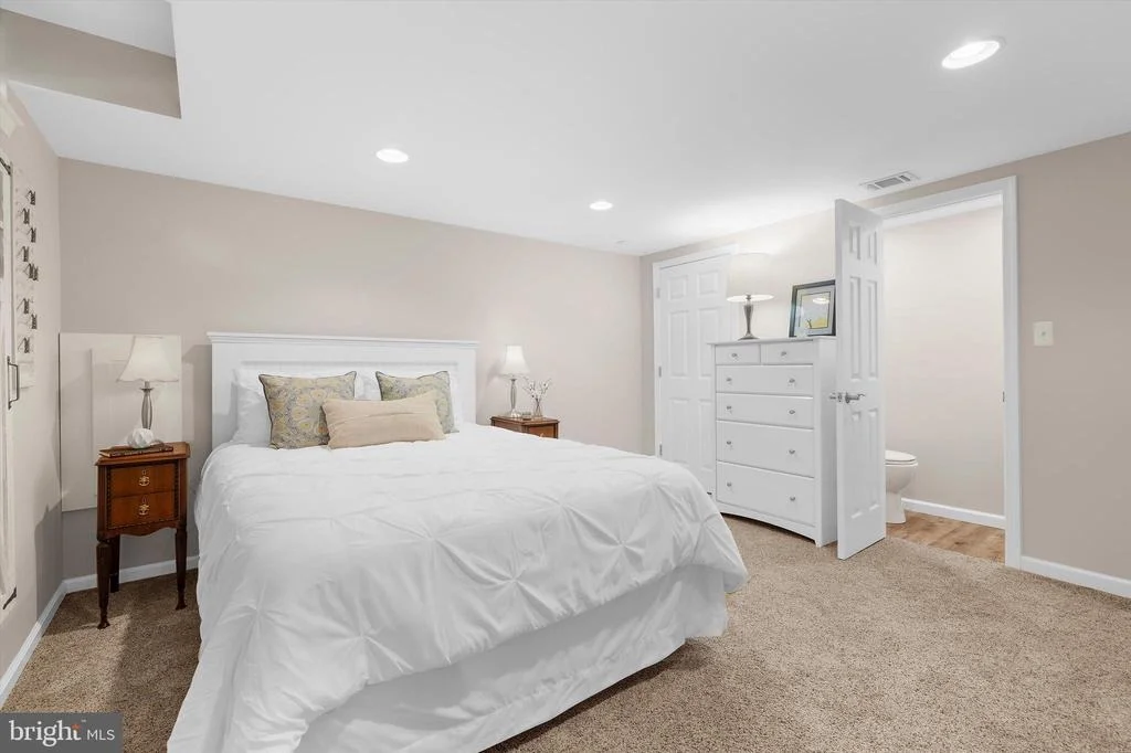 Photo of 527 BAY HILLS DRIVE