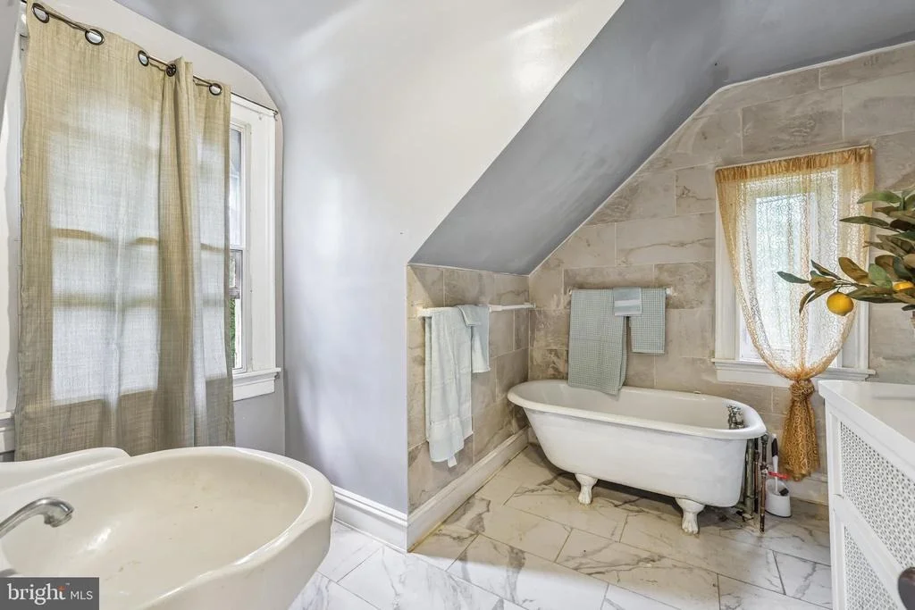 Photo of 2616 TALBOT ROAD