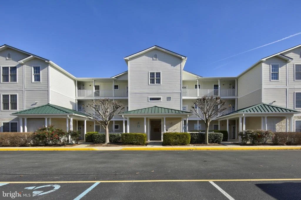 Photo of Unit 4202 at 20007 SANDY BOTTOM CIRCLE