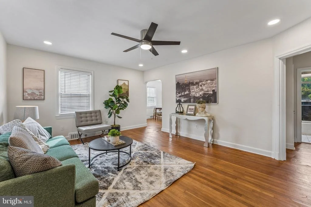 Photo of 812 FOREST GLEN ROAD