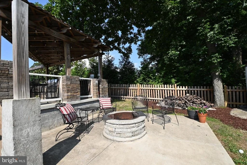 Photo of 1801 ROLLINS DRIVE
