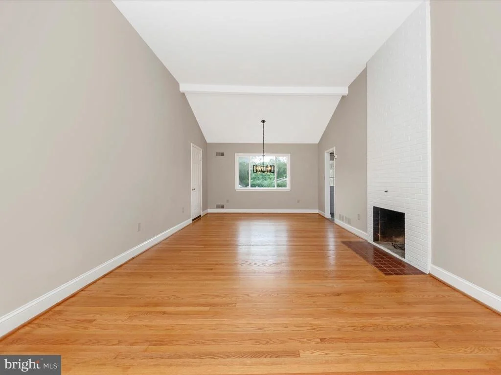Photo of 19412 MUNCASTER ROAD