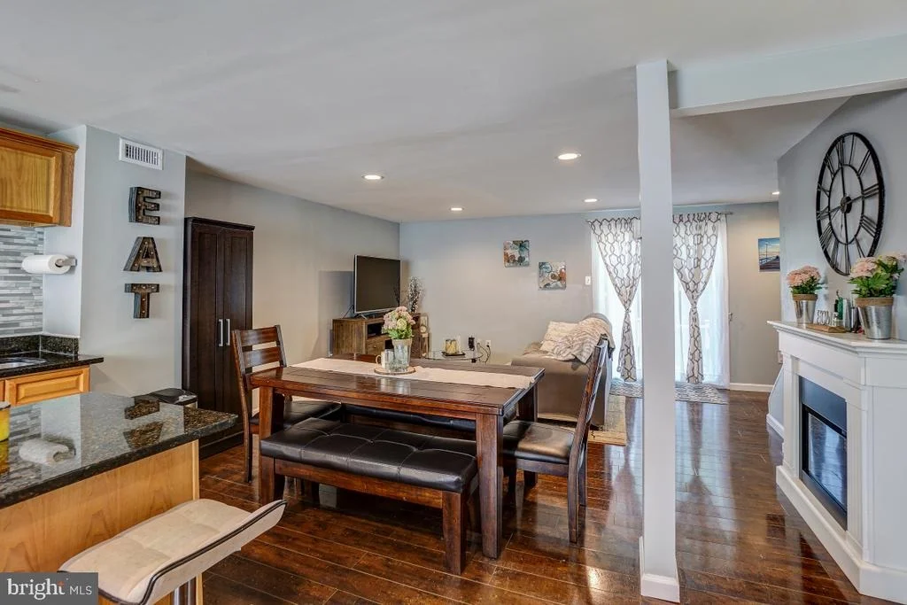 Photo of 8 TARFSIDE COURT