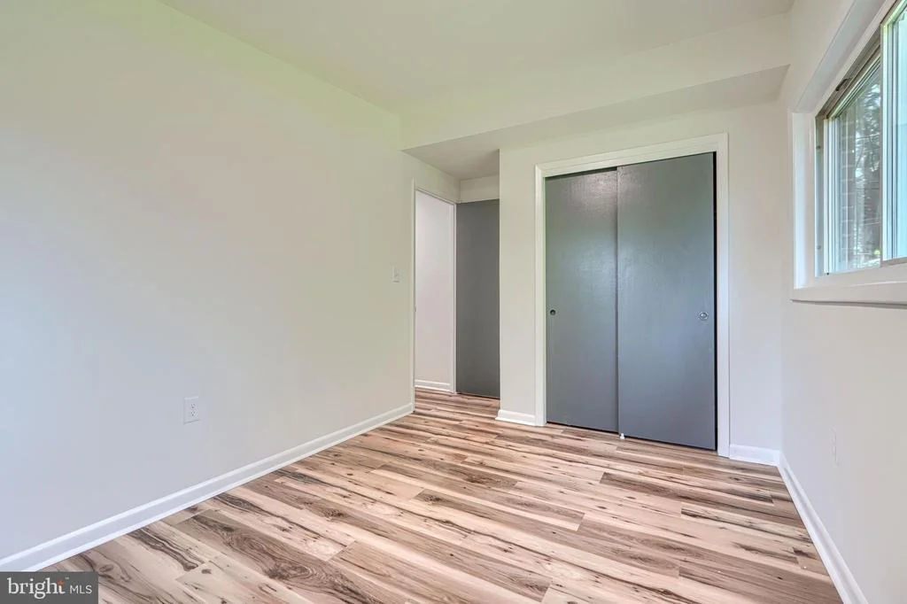 Photo of 6821 BARNETT ROAD