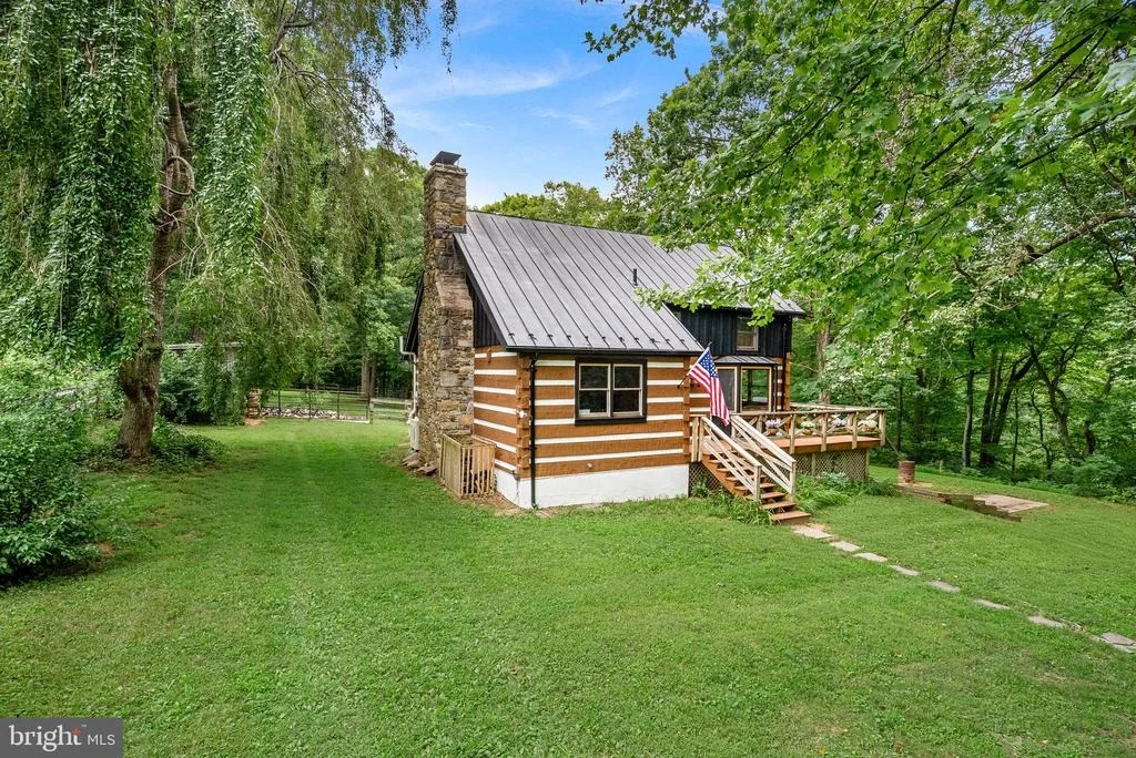 Photo of 1263 FROGTOWN ROAD