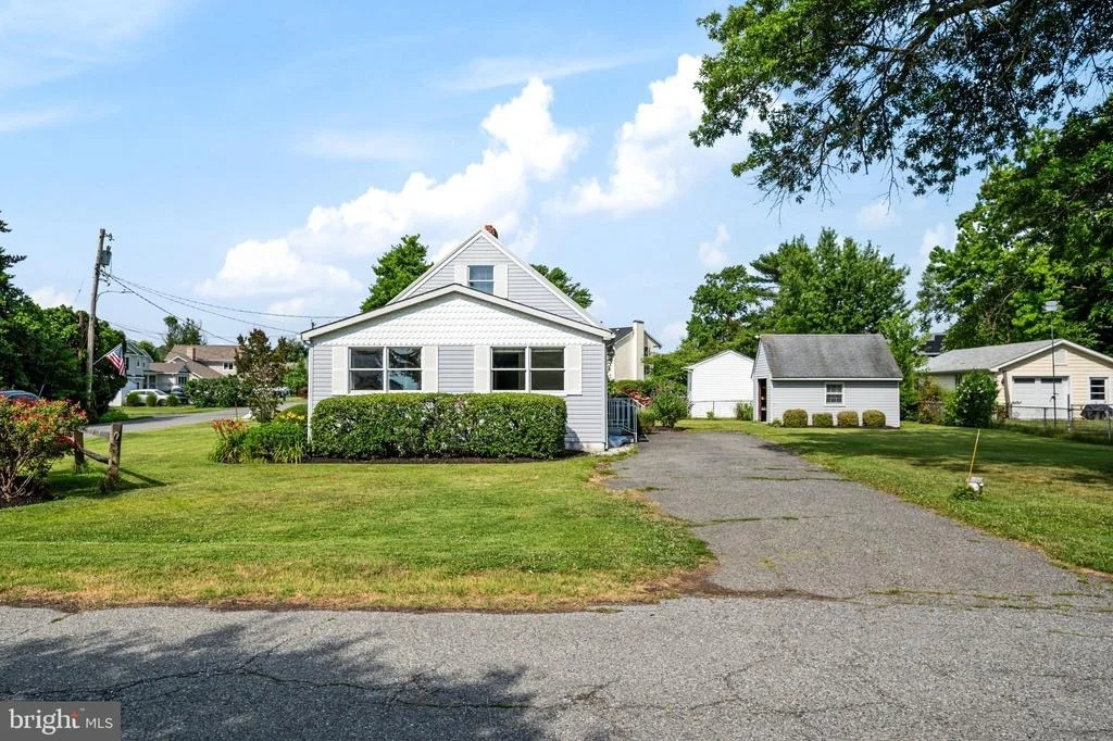 Photo of 812 BAY VIEW DRIVE